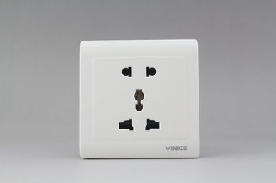 尚品多功能五孔插座 廠家直銷，工程與家裝的理想選擇